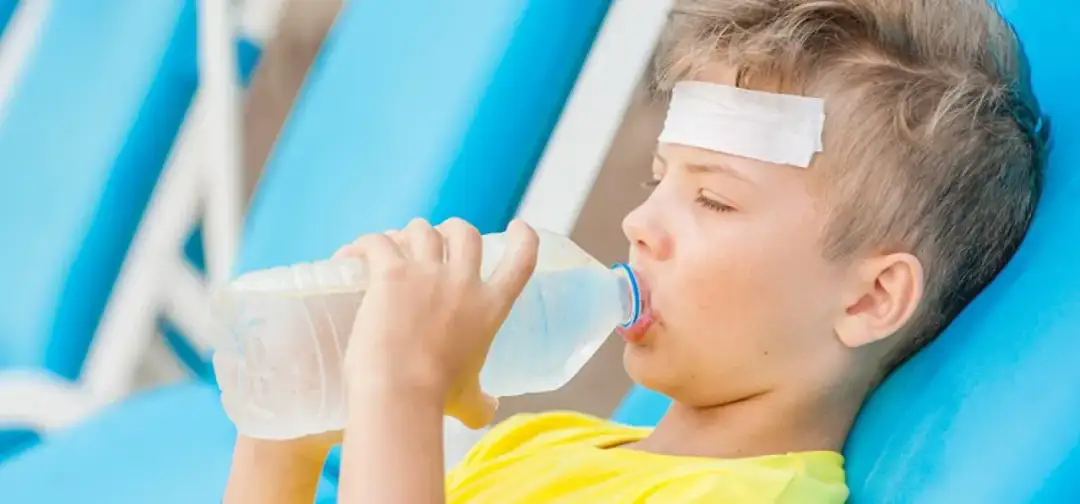 Objawy udaru cieplnego u dziecka – jak rozpoznać i zapobiec niebezpieczeństwu