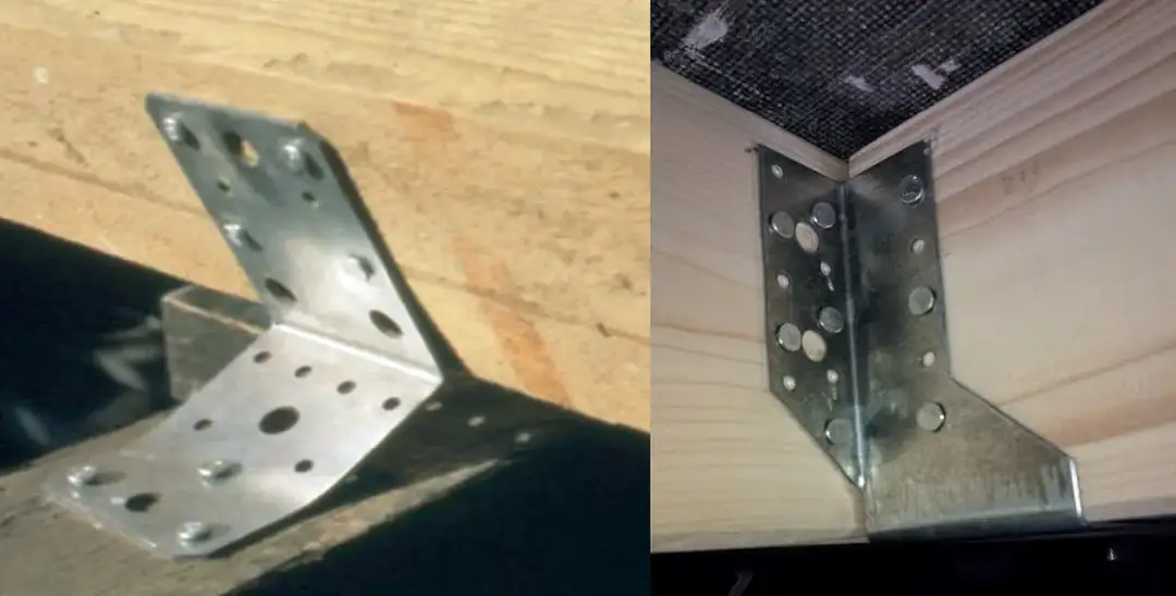 Metalowe łączniki ciesielskie do krokwi, zapewniające solidne połączenie elementów konstrukcji dachowej.