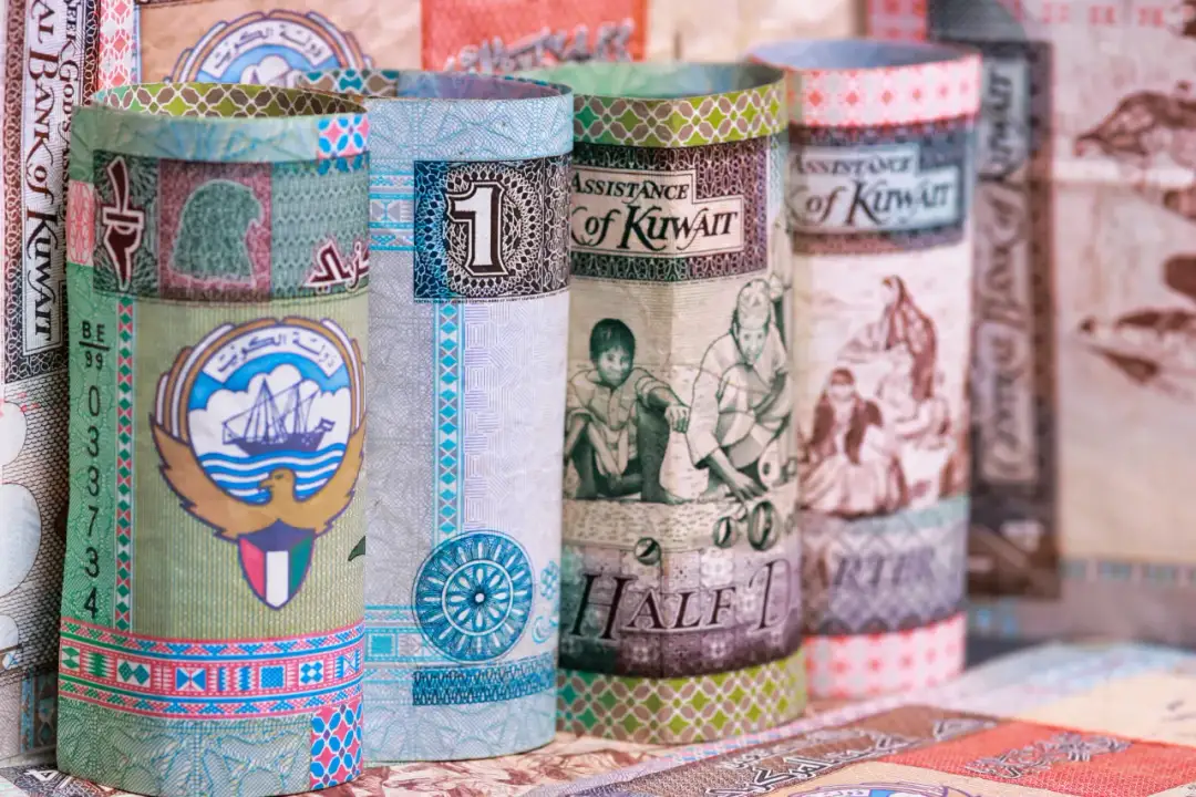 Poznaj najdroższą walutę na świecie - zaskakujące fakty i porównanie