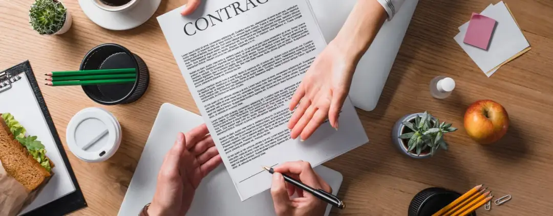 Zlecenie czy dzieło? Uniknij błędów! ZUS, podatki i kluczowe różnice