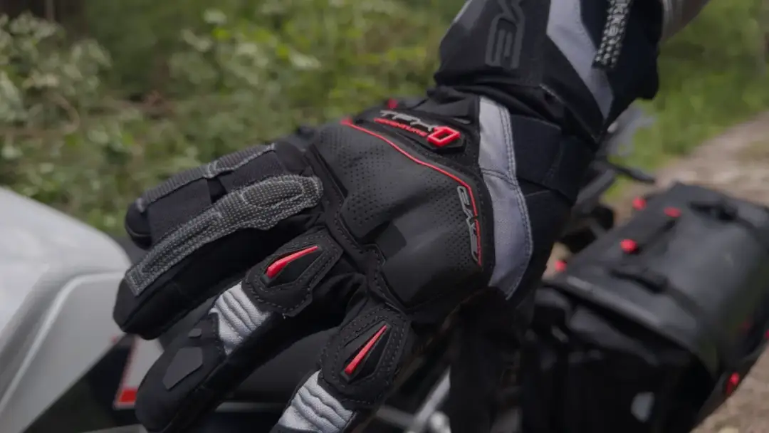 Jak mierzyć rękawice motocyklowe, aby uniknąć złego dopasowania