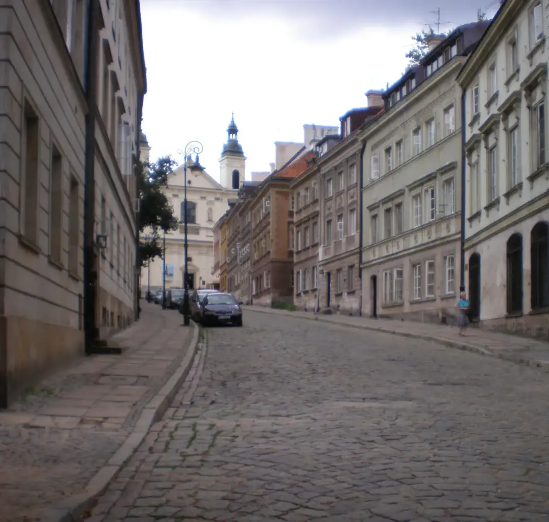 Mostowa Warszawa: Ulica, która łączy brzegi historii. Dzieje i zabytki