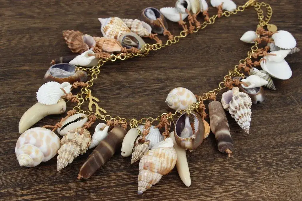 Jak naprawić naszyjnik z muszelek – proste kroki i porady, by uniknąć kolejnych uszkodzeń