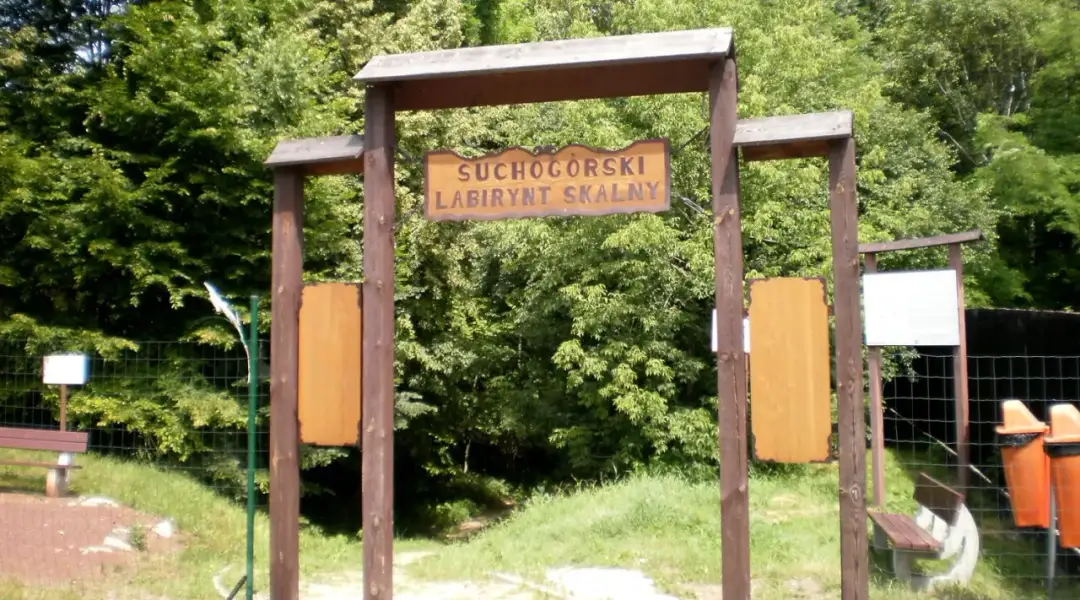 Suchogórski Labirynt Skalny: Jak zaplanować idealną wycieczkę?
