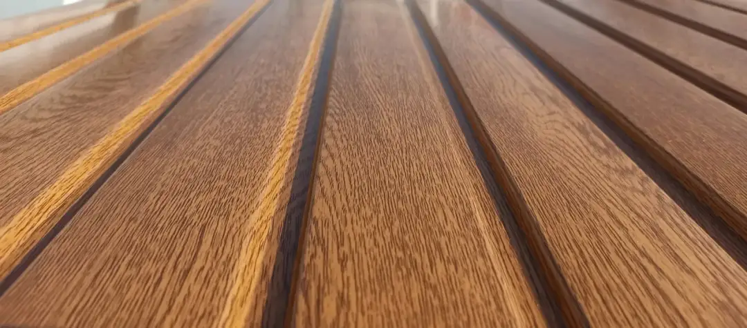 Kolor podbitki złoty dąb - eleganckie wykończenie okapu dachu