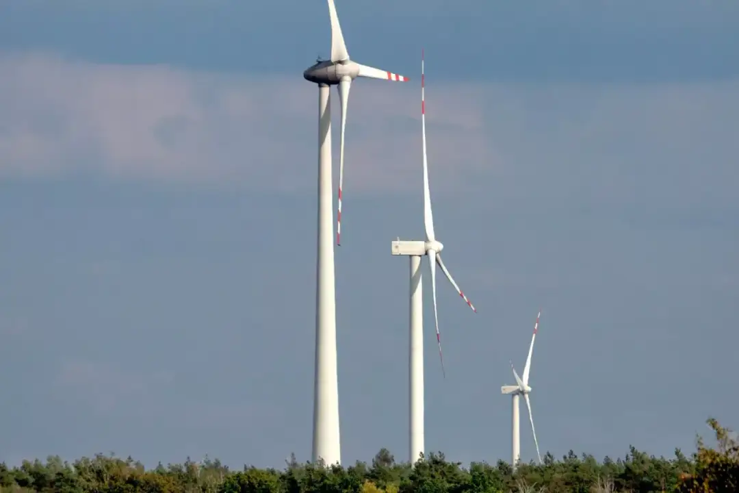 Ile waży turbina wiatrowa? Zaskakujące różnice w wagach modeli