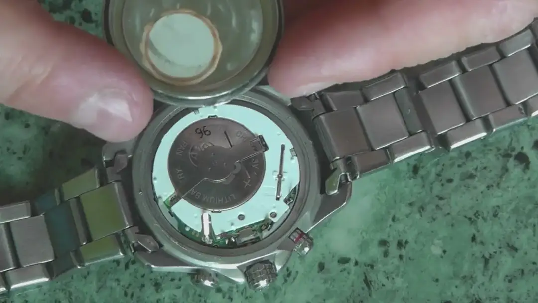 Jak łatwo wymienić baterię w zegarku Timex i uniknąć uszkodzeń