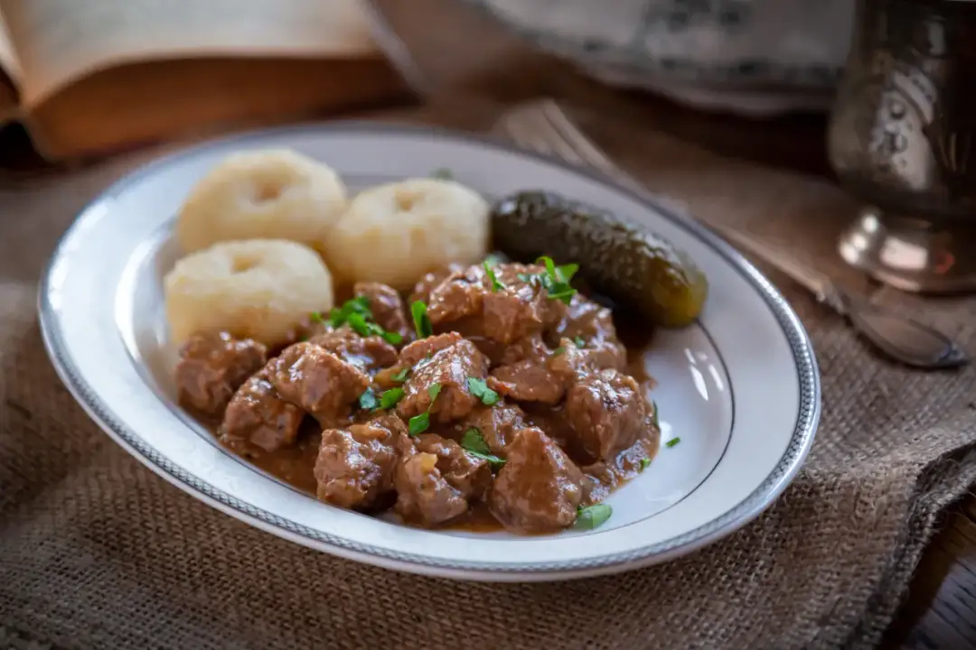Z czego zrobić gulasz - najlepsze składniki i sprawdzone przepisy