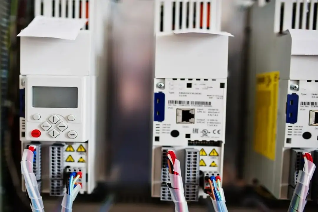 Inwerter jednofazowy do jakiej mocy - uniknij kosztownych błędów