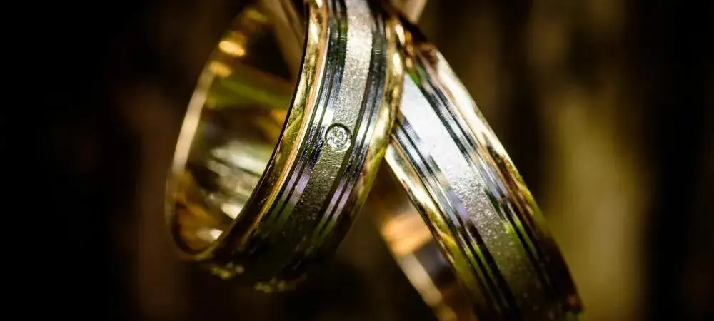 Jak długo biżuteria pozłacana wytrzymuje zanim się ściera?