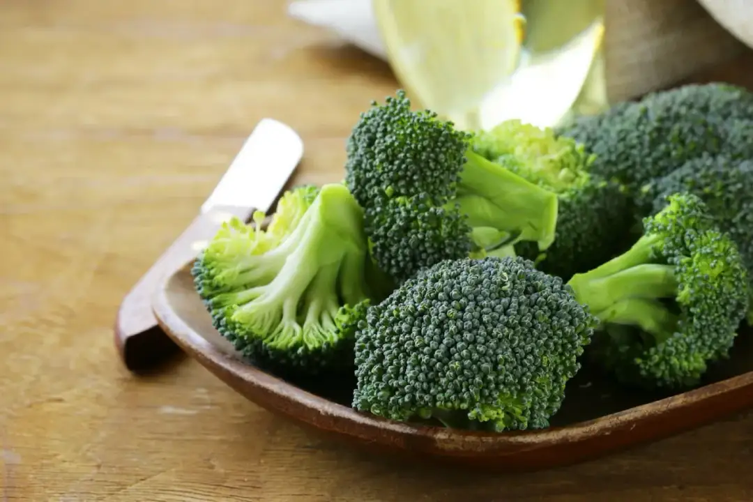 Ile gotować brokuła do sałatki? Kluczowe porady na perfekcyjne danie