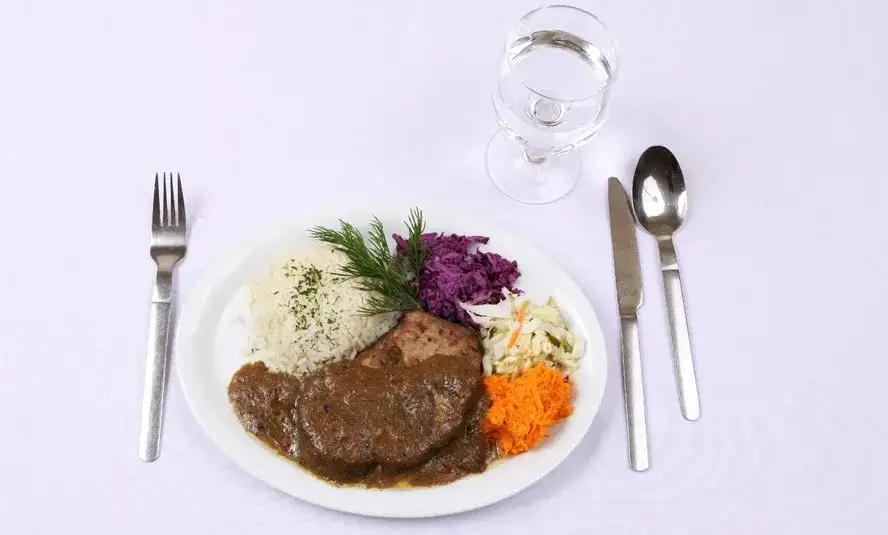 Jakie przyprawy do szynki wieprzowej, aby zachwycić smakiem?