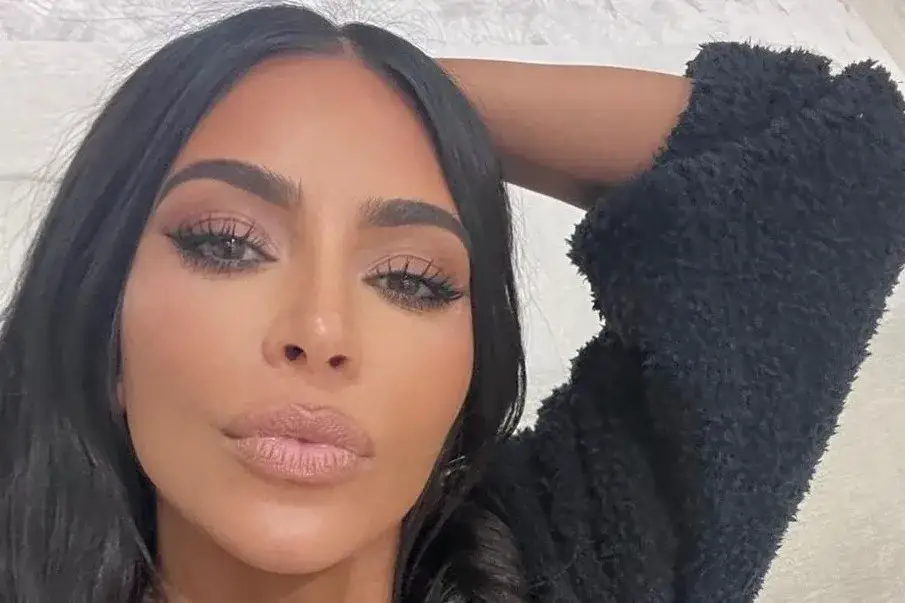 Rzęsy metoda Kim Kardashian: jak osiągnąć efekt glamour bez wysiłku