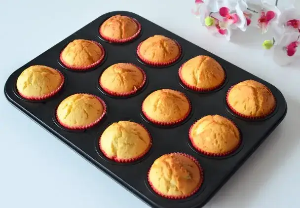 Przepis na babeczki z jogurtem owocowym: Pyszny deser w 6 krokach