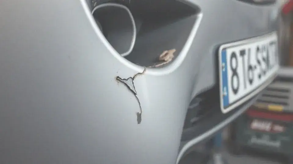 Ile kosztuje malowanie zderzaka? Sprawdź ceny i czynniki wpływające na koszty