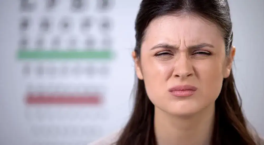 Dowiedz się jaką wadę wzroku akceptuje policja: Aktualne wymogi 2025