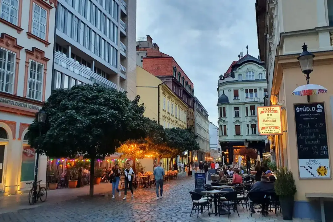 Bratysława gdzie zjeść: najlepsze miejsca na tradycyjne dania i więcej