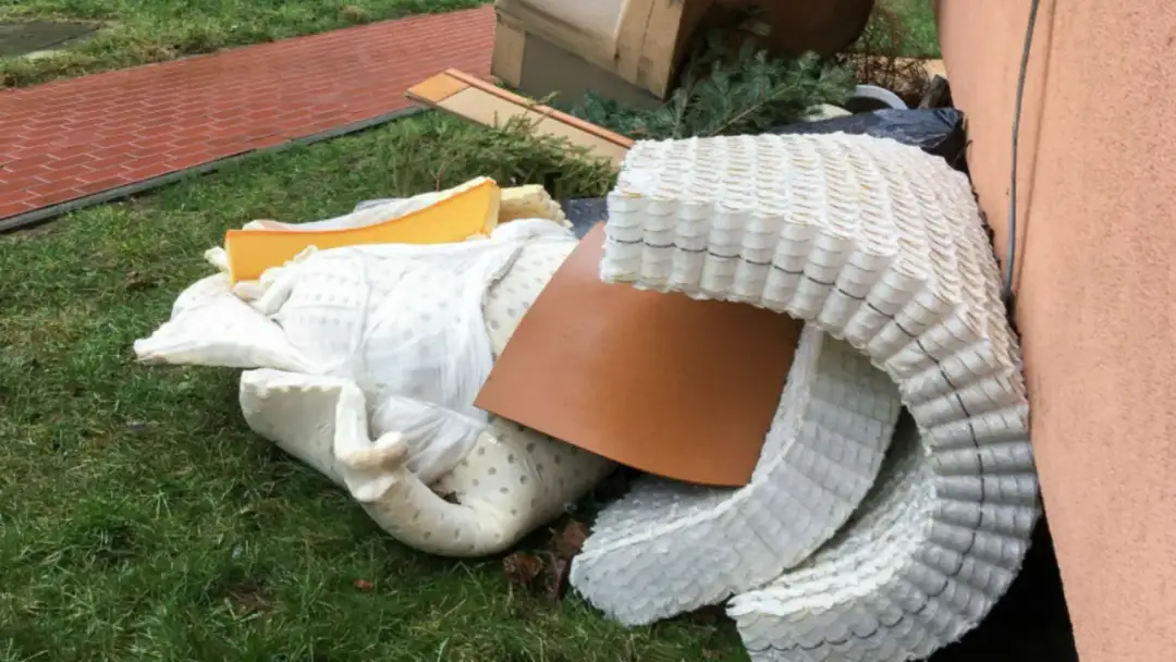 Gdzie wyrzucić materac? Sprawdź najlepsze sposoby na utylizację Gdzie wyrzucić materac? Sprawdź najlepsze sposoby na utylizację