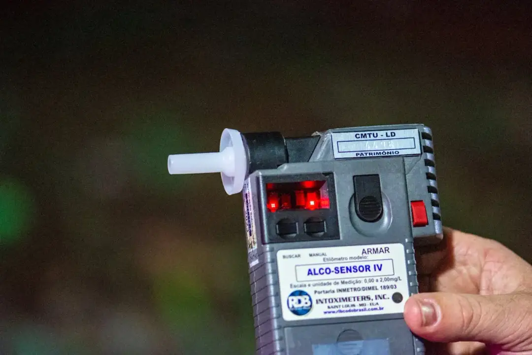 Jak odczytać alkomat i uniknąć błędów w pomiarze alkoholu