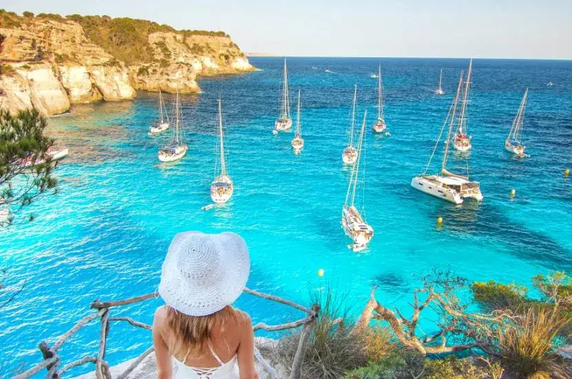 Ile się leci do Hiszpanii z Krakowa? Sprawdź czas lotu do popularnych miast