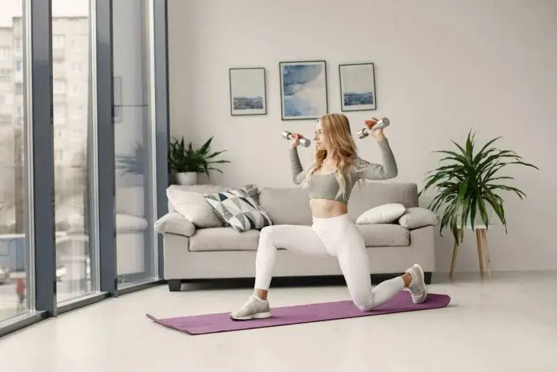 Schudnąć z ud - 10 najlepszych ćwiczeń do wykonania w domu