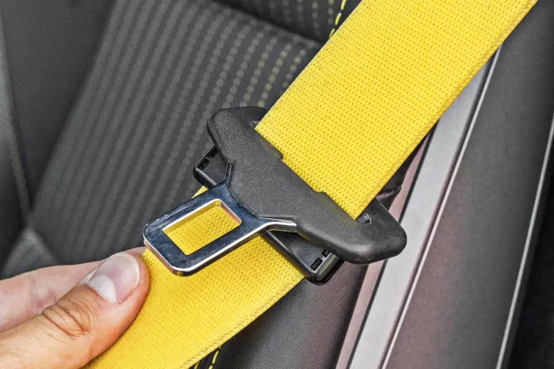 Kto może jeździć bez pasów bezpieczeństwa? Wyjątki i przepisy w Polsce