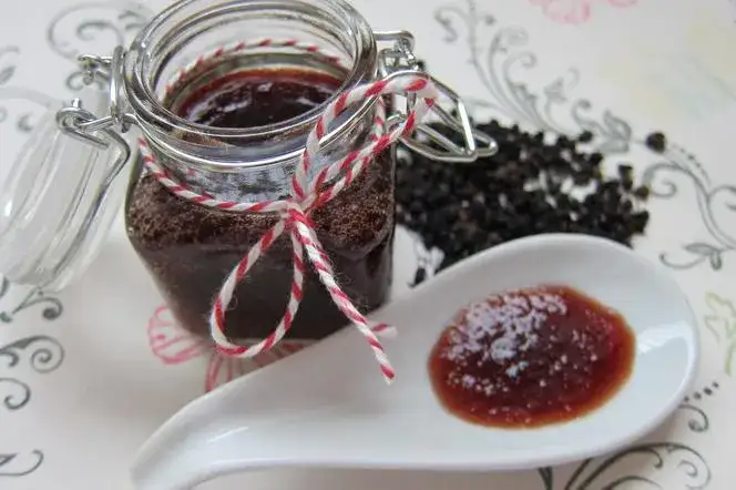 Jak zrobić galaretkę z czarnej porzeczki - prosty przepis na smakołyk