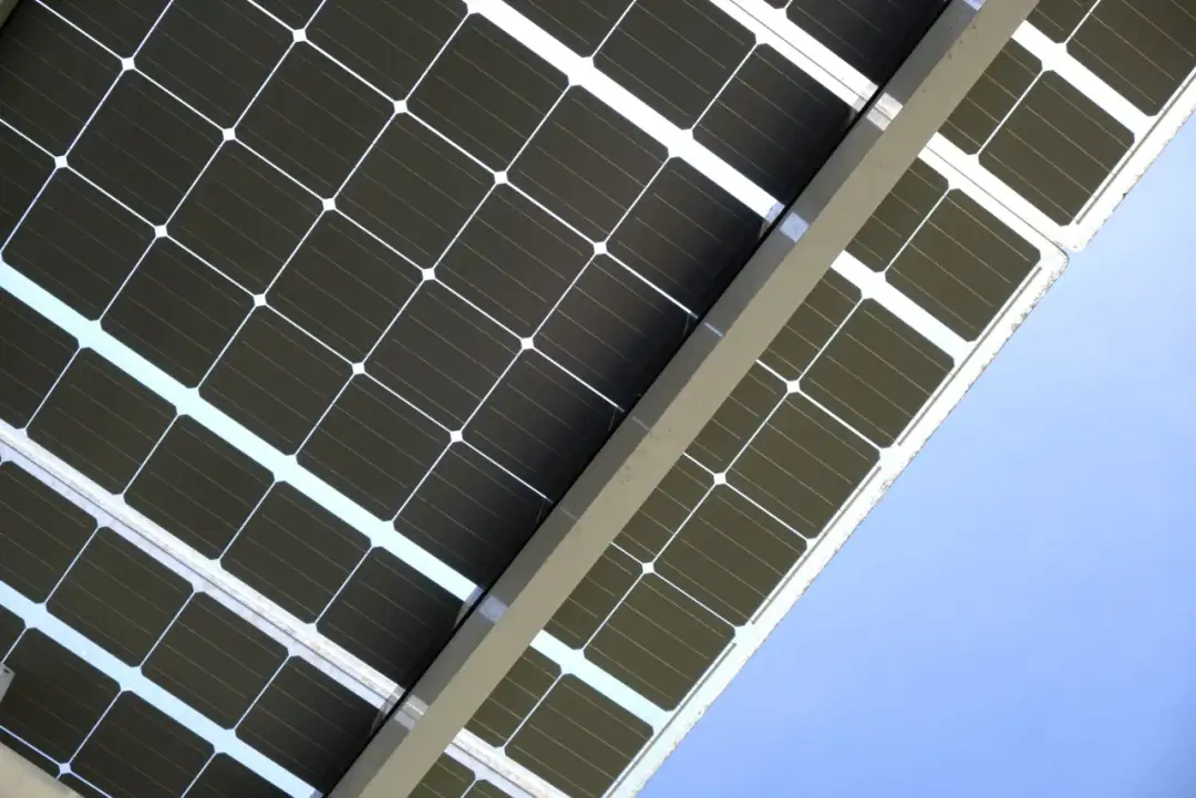 Panele fotowoltaiczne monokrystaliczne: wydajność i zalety