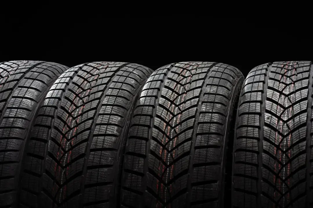 Opony wielosezonowe 2026: Czy to idealny wybór dla Ciebie?