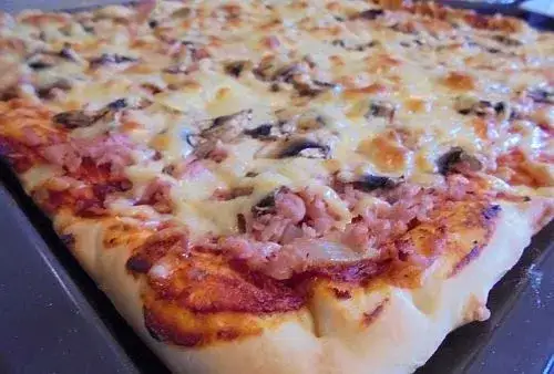 Jak zrobić, żeby ciasto na pizzę było miękkie i puszyste? Sprawdź!