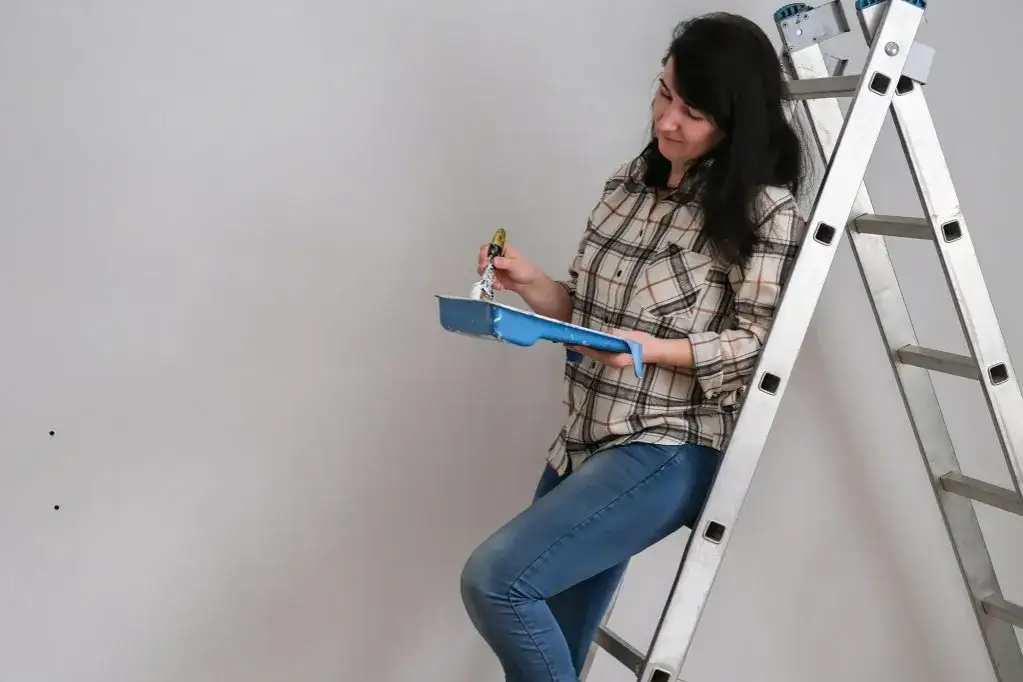Malowanie ścian jak: proste techniki, aby uniknąć smug i błędów