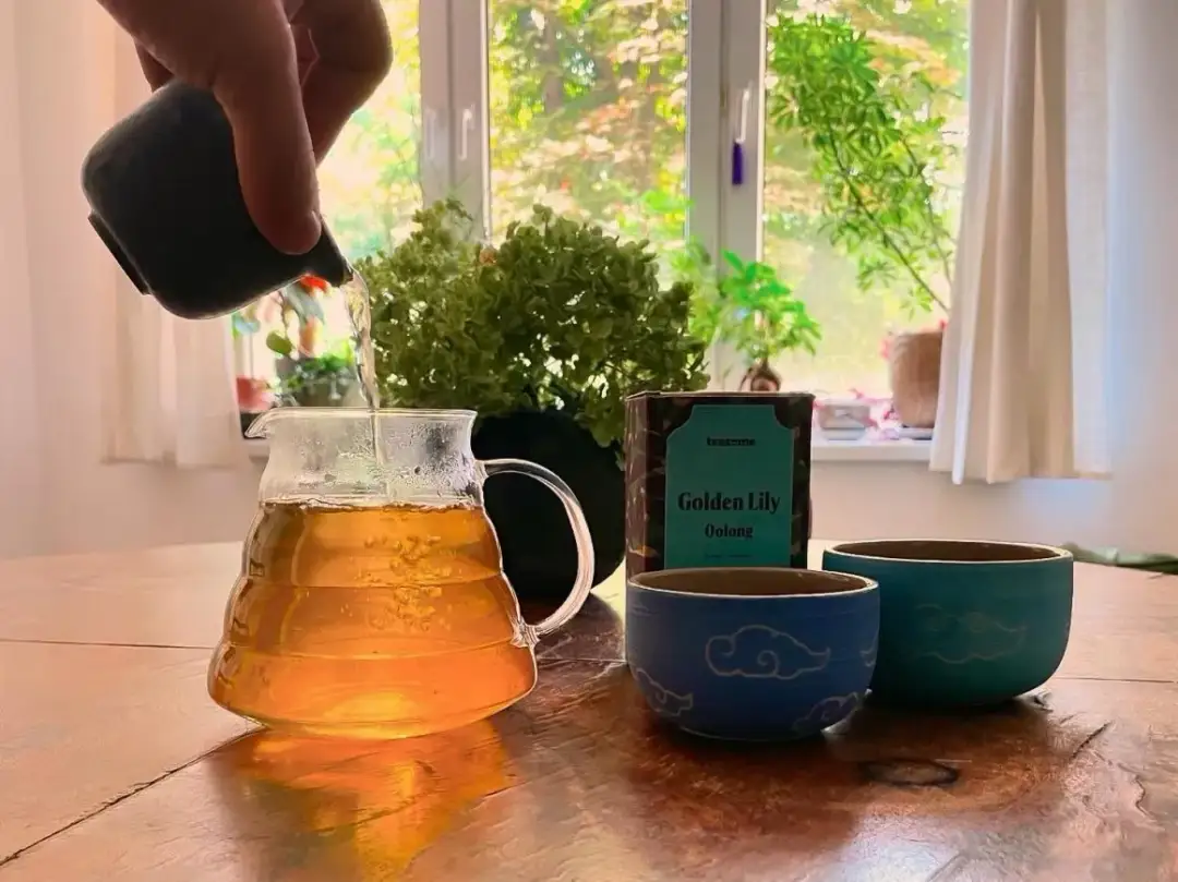 Jaka herbata pobudza najbardziej i jak uniknąć nieprzyjemnych skutków?