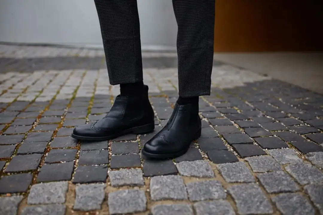 Jak zabezpieczyć skórzane buty przed zniszczeniem i zabrudzeniem