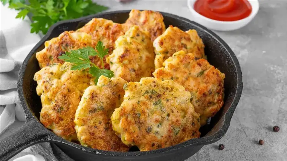 Siekany kotlet drobiowy - proste przepisy, które zachwycą każdego