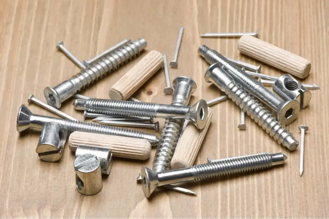 Jakie wkręty do skręcania mebli - uniknij najczęstszych błędów