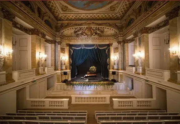 Teatr Królewski w Łazienkach: Historia i aktualne wydarzenia kulturalne