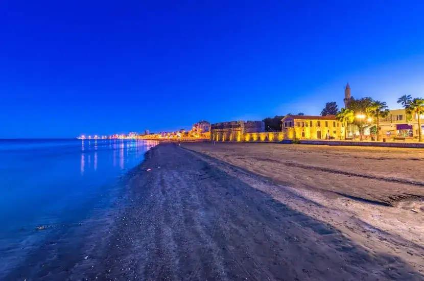 Ile trwa lot na Cypr z Krakowa? Sprawdź czas przelotu i wskazówki