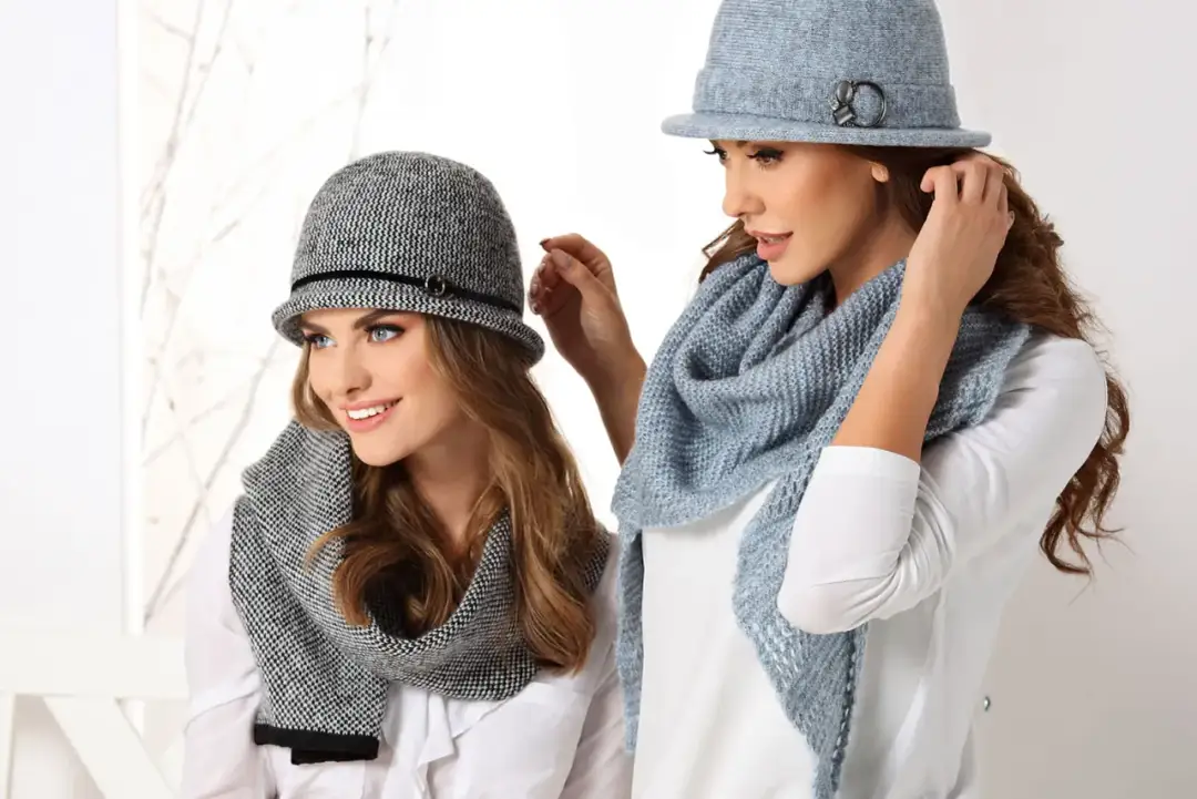 Czapka dla dojrzałych kobiet: Styl, komfort i fason, który odmładza!