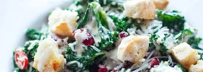 Jak zrobić sałatkę z jarmżu, która zachwyci smakiem i wyglądem