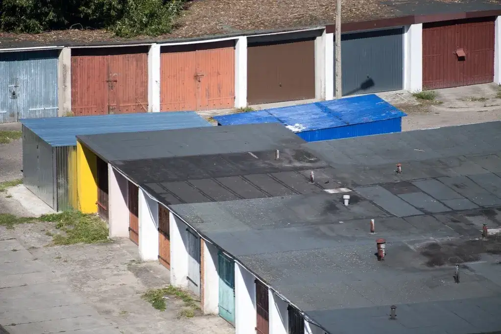 Ile kosztuje wynajem garażu murowanego? Poznaj ukryte ceny i lokalizacje