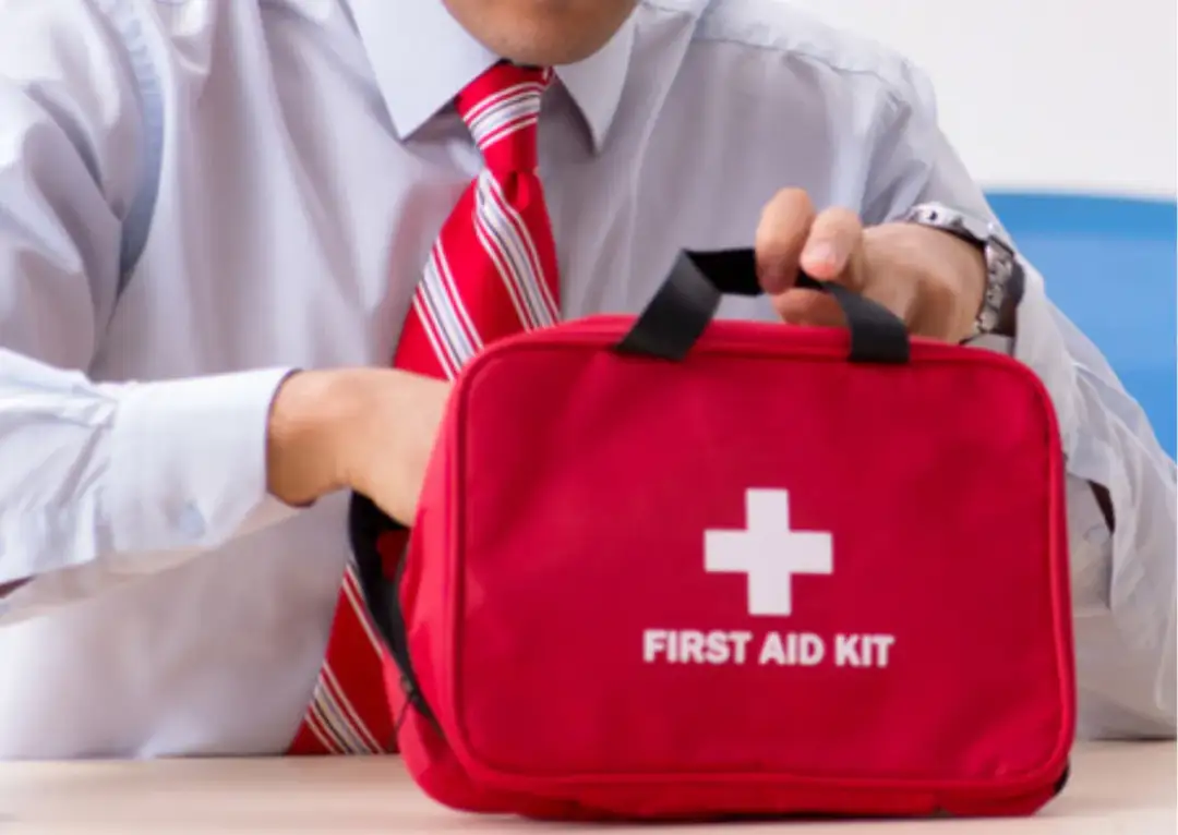 Gdzie powinna znajdować się apteczka pierwszej pomocy, by była zawsze pod ręką?