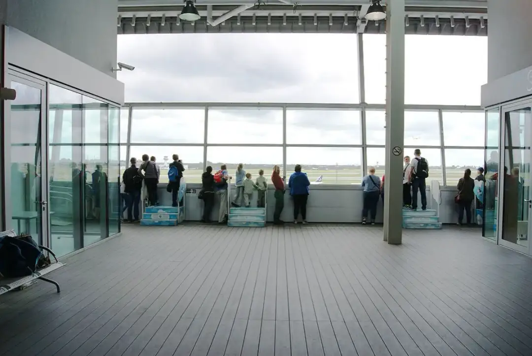 Jak dojechać na taras widokowy lotniska Chopina - praktyczne wskazówki