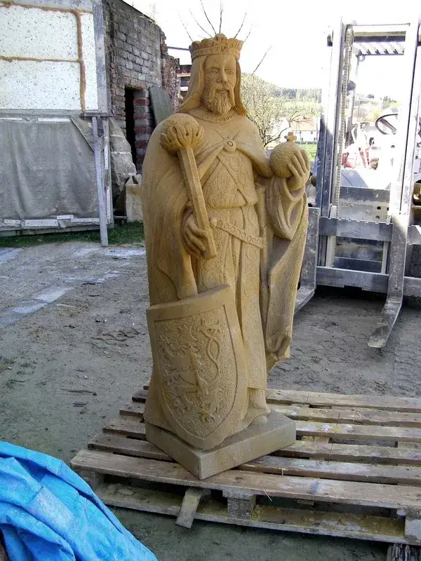 Rzeźba z piaskowca – odkryj unikalne formy i ich znaczenie w sztuce