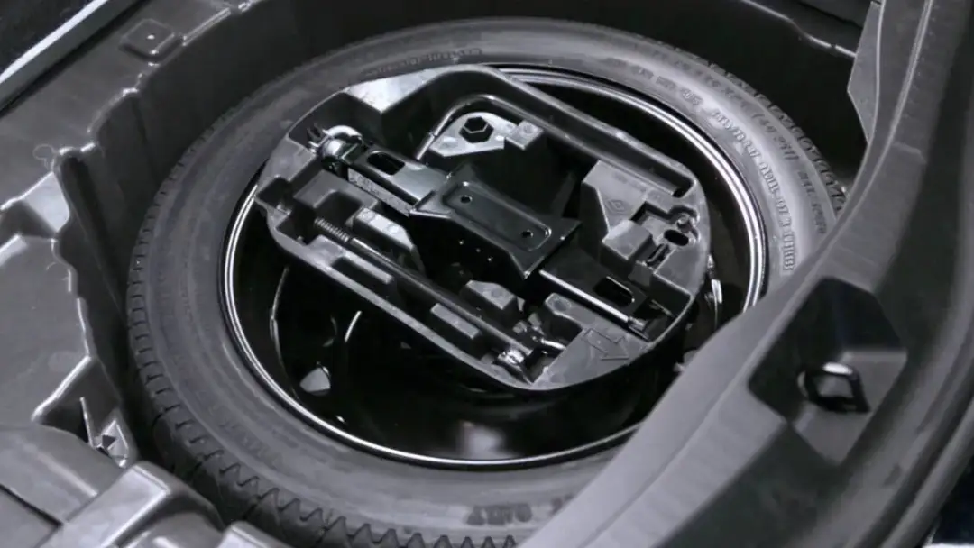 Gdzie jest koło zapasowe w BMW Seria 1? Sprawdź, jak je znaleźć i uniknij problemów!