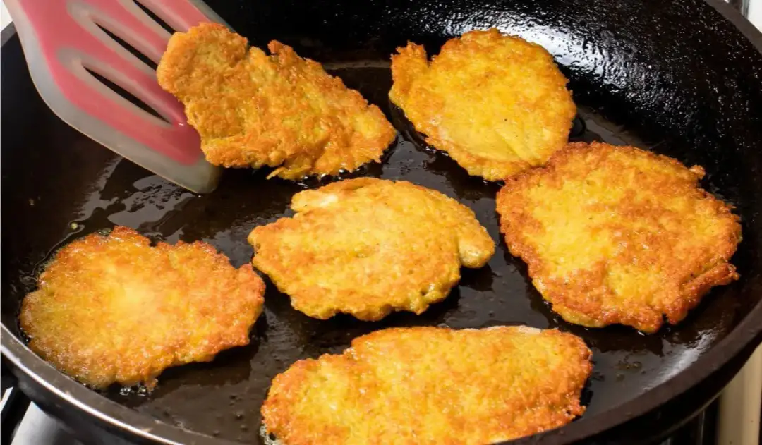 Jaką zupę do placków ziemniaczanych wybrać, by zaskoczyć smakiem?