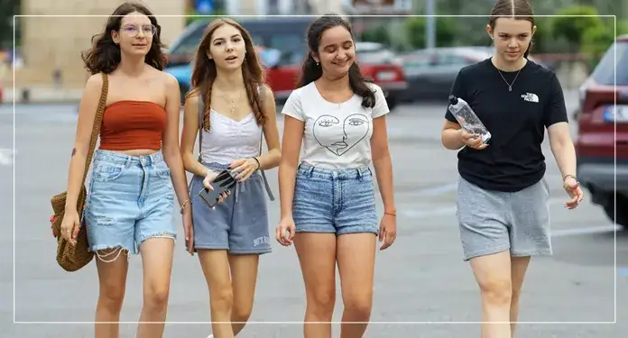 Stylizacje do szkoły 2025: Jak wyglądać modnie i wygodnie?