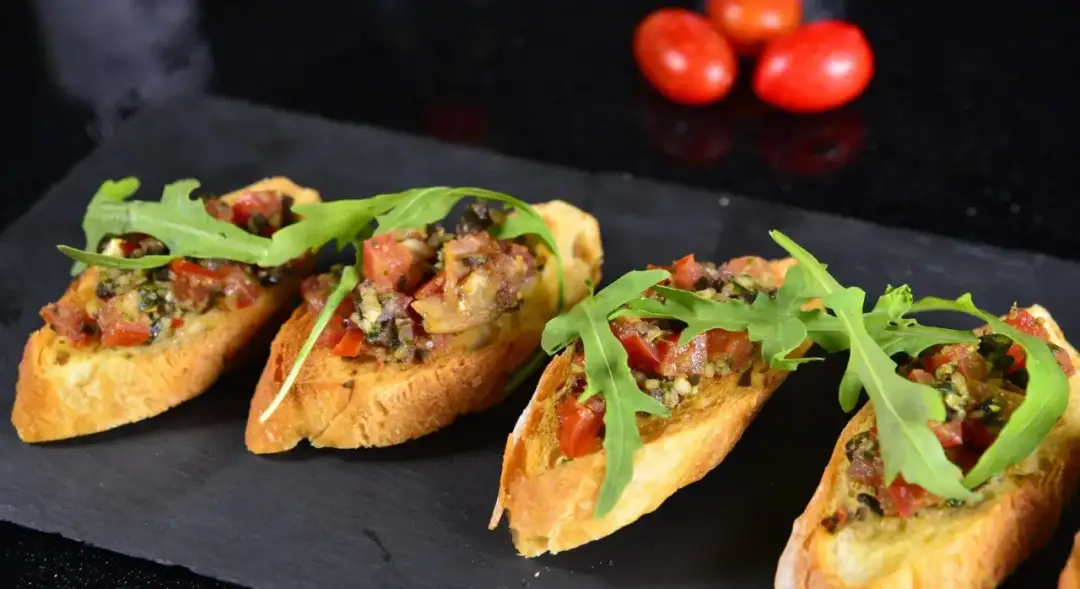 Tapas co to takiego? Poznaj ich smak, rodzaje i kulturę hiszpańską