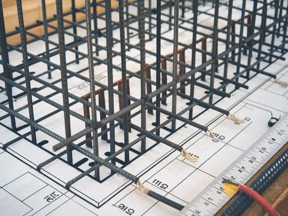 Co ile strzemiona na fundament? Kluczowe informacje dla budowy