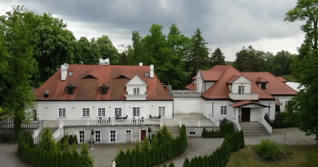 Złotopolscy dworek: historia, tajemnice i aktualny status nieruchomości