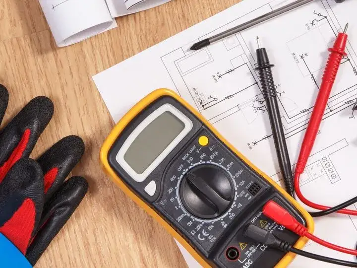 Najlepsze multimetry do 100 zł – wybierz odpowiedni model dla siebie